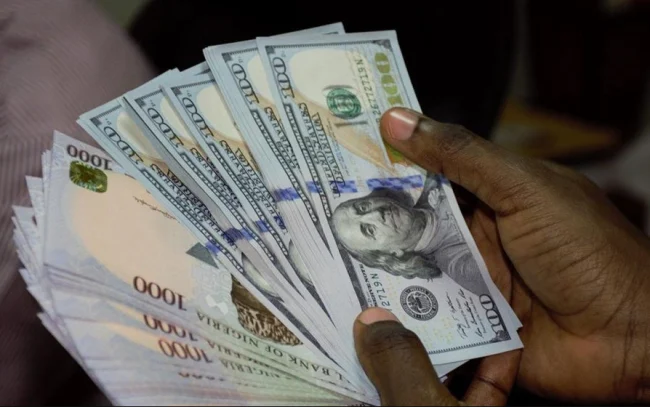 At a rate of N1,101 per dollar, the Central Bank of Nigeria (CBN) auctions off $10,000 to Bureau de Change (BDC) operators.