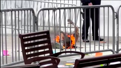 An man lights himself on fire outside the Donald Trump trial in Manhattan (pictures)
